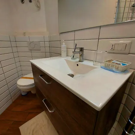Free Breakfast - Big In The Heart Of Apartment *
